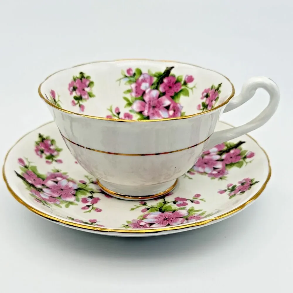 Royal Chelsea England Fine Bone China Tea Cup & Saucer Set Pink Floral Gold Trim